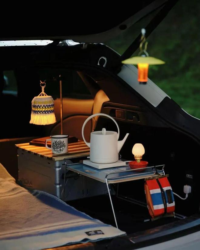 回街头年轻人爱上“自制客房”pg电子游戏网站帐篷从山野扎(图3)