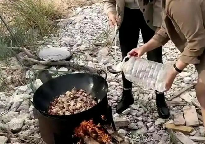 步人登山喜欢带着活鸡？pg模拟器电脑版为何徒(图5)